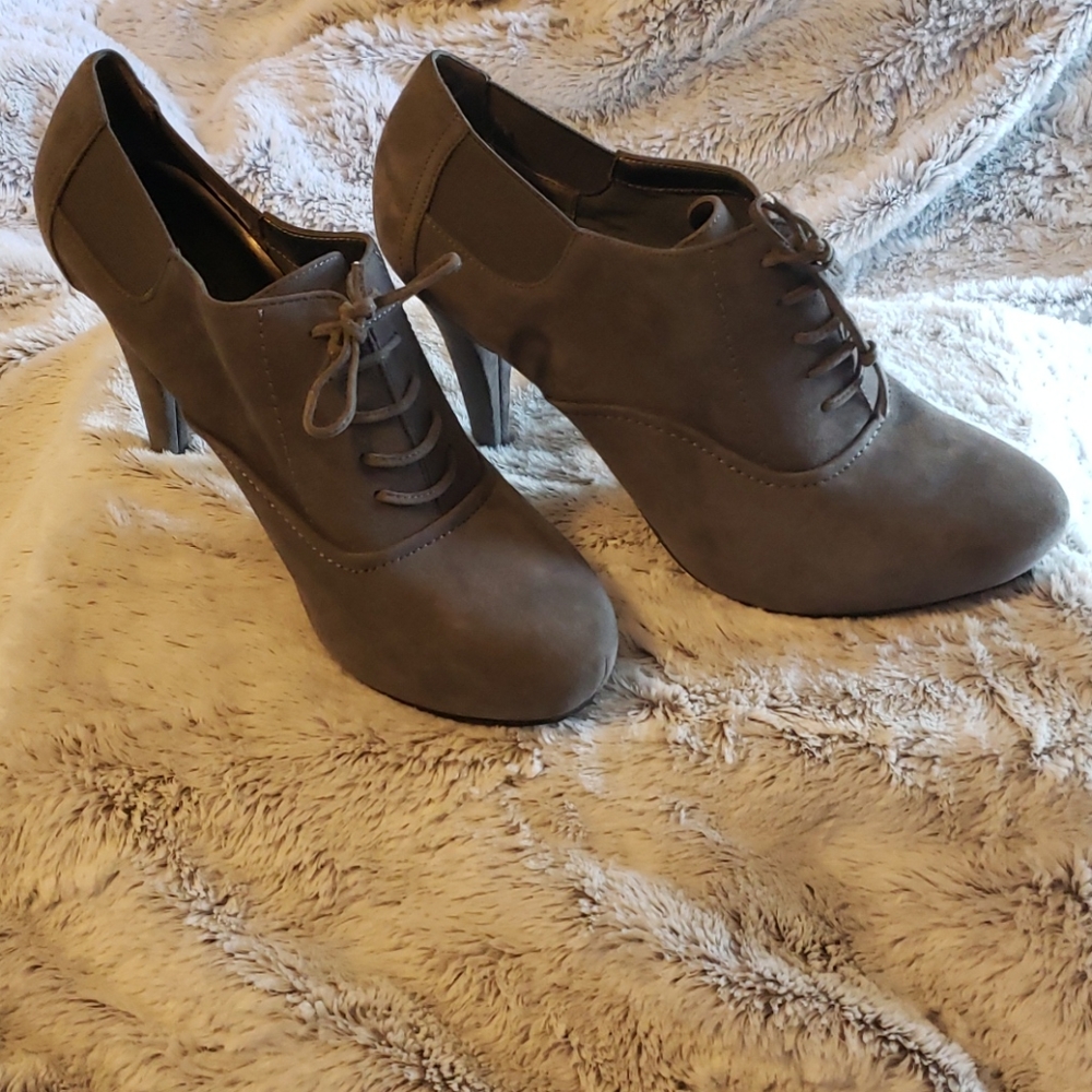 New beautiful suede grey heels! - Picture 1 of 5
